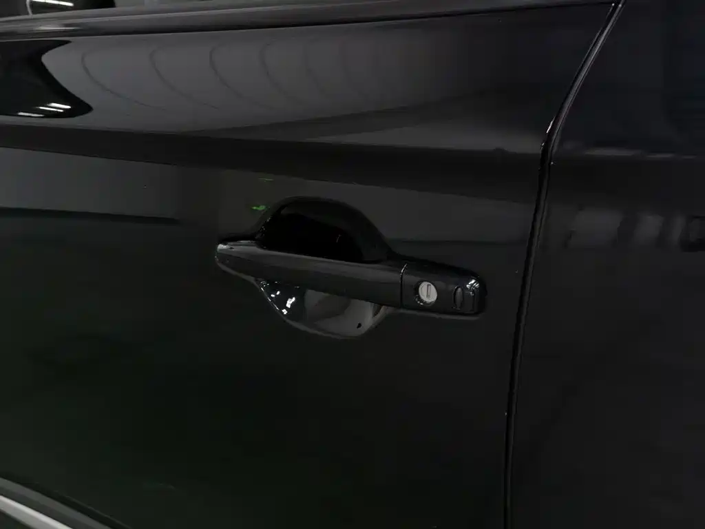 Mitsubishi Outlander — фото 18