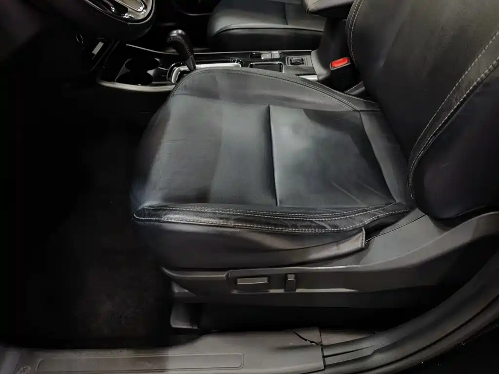 Mitsubishi Outlander — фото 20