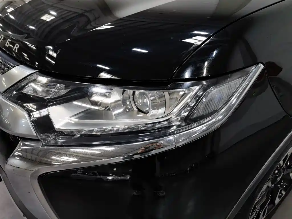 Mitsubishi Outlander — фото 7