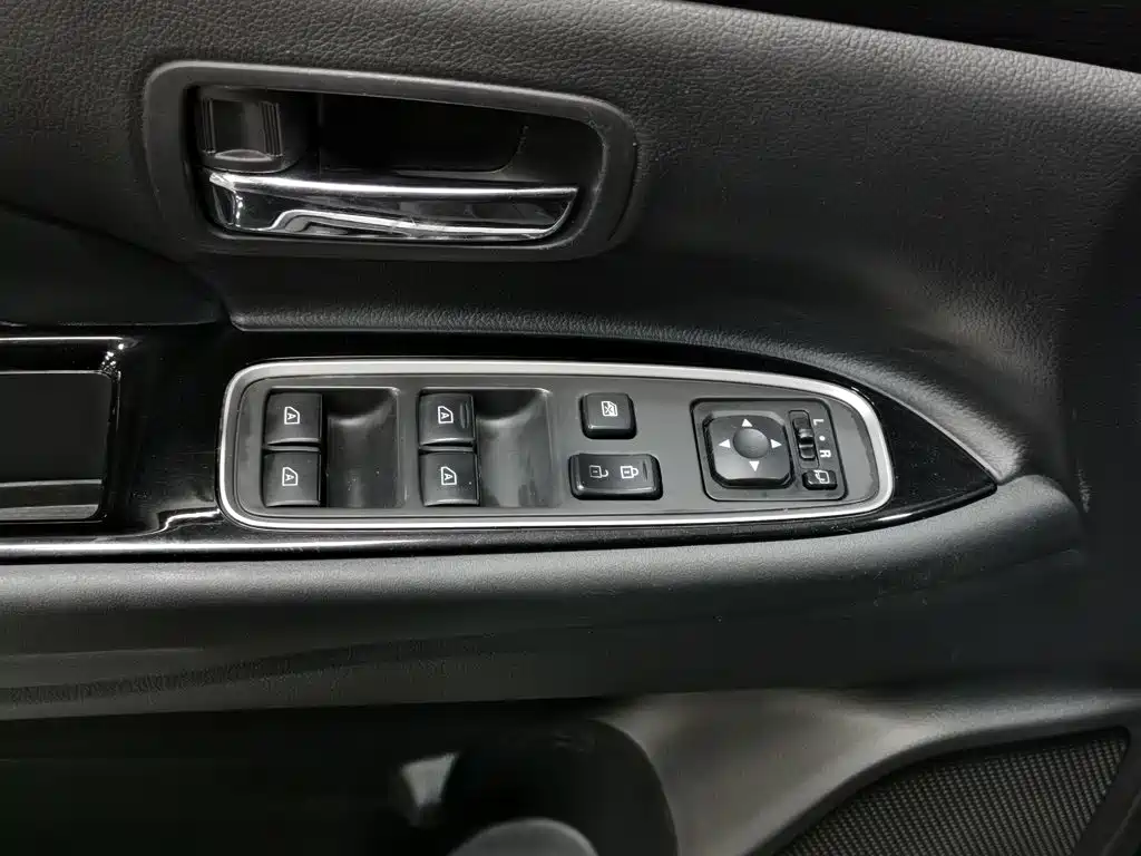 Mitsubishi Outlander — фото 9