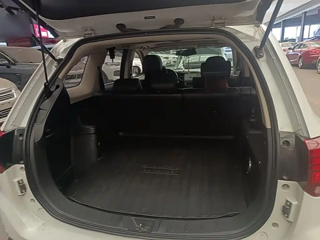 Mitsubishi Outlander — фото 18