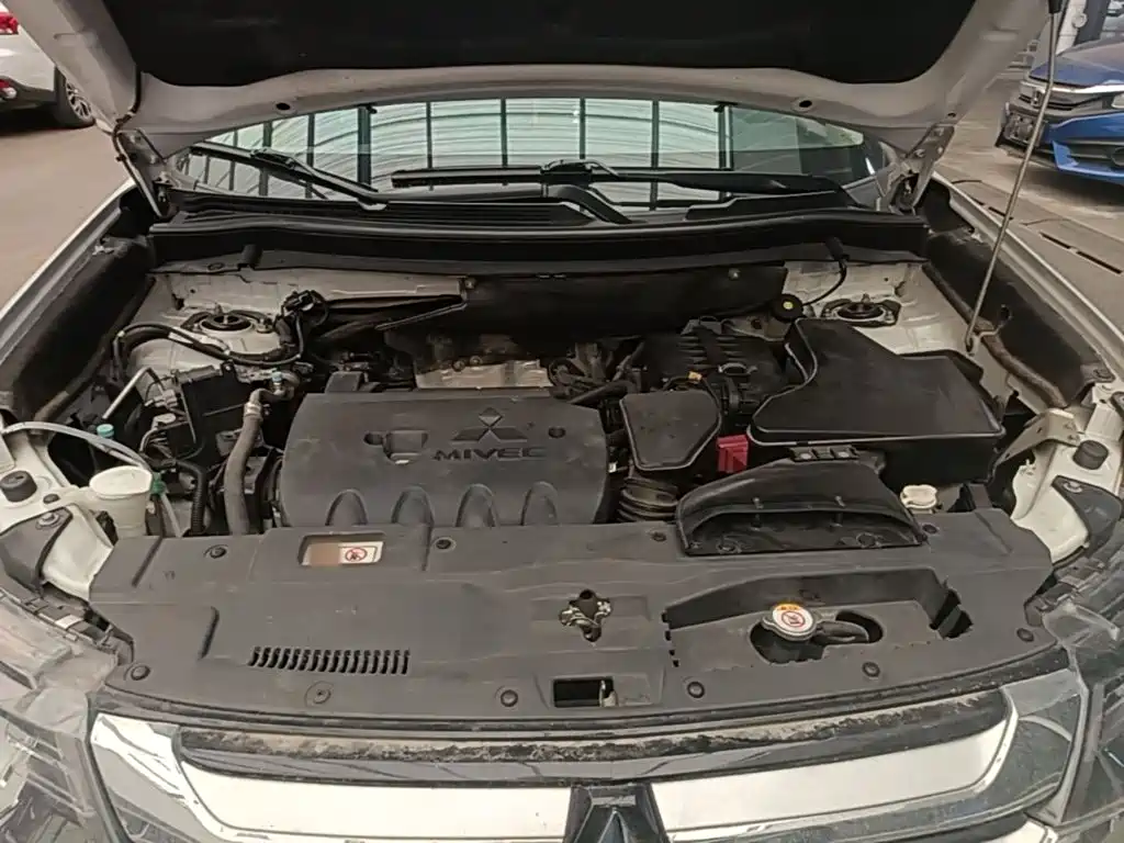 Mitsubishi Outlander — фото 19