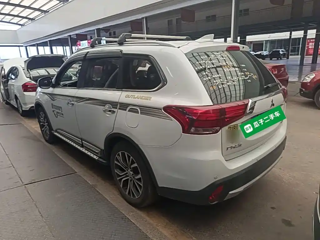 Mitsubishi Outlander — фото 4