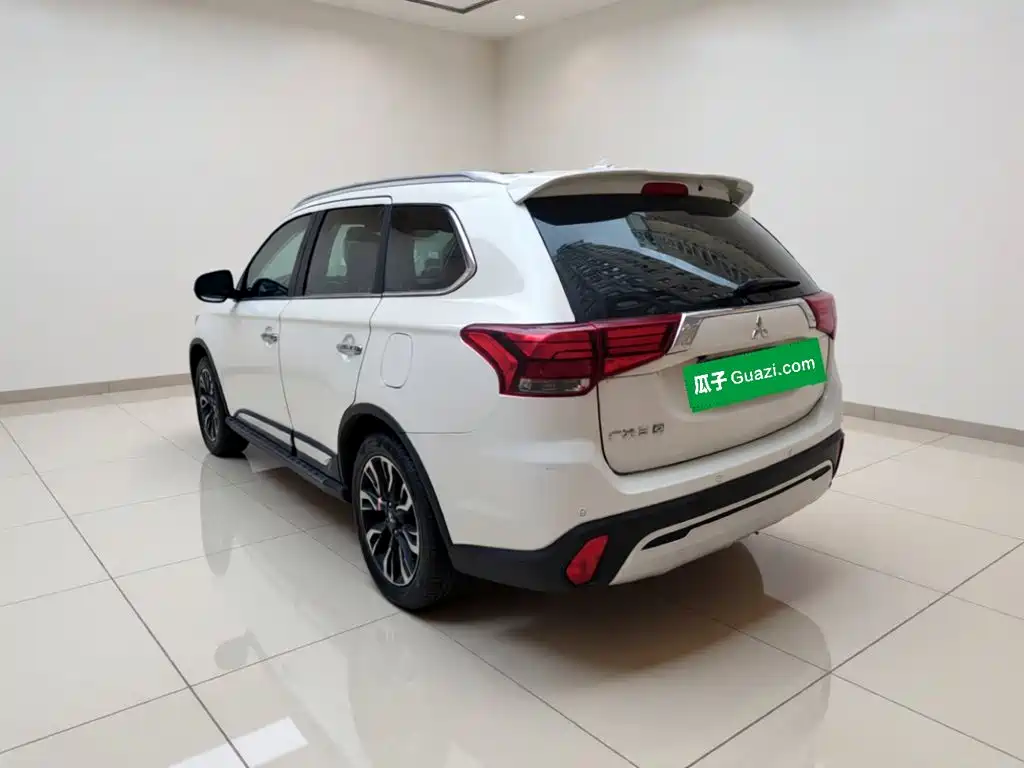 Mitsubishi Outlander — фото 24