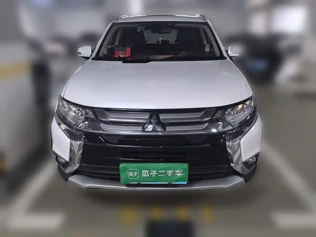 Mitsubishi Outlander — фото 2