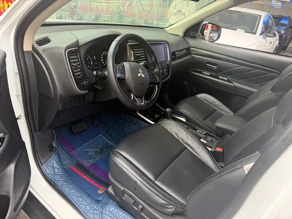 Mitsubishi Outlander — фото 3