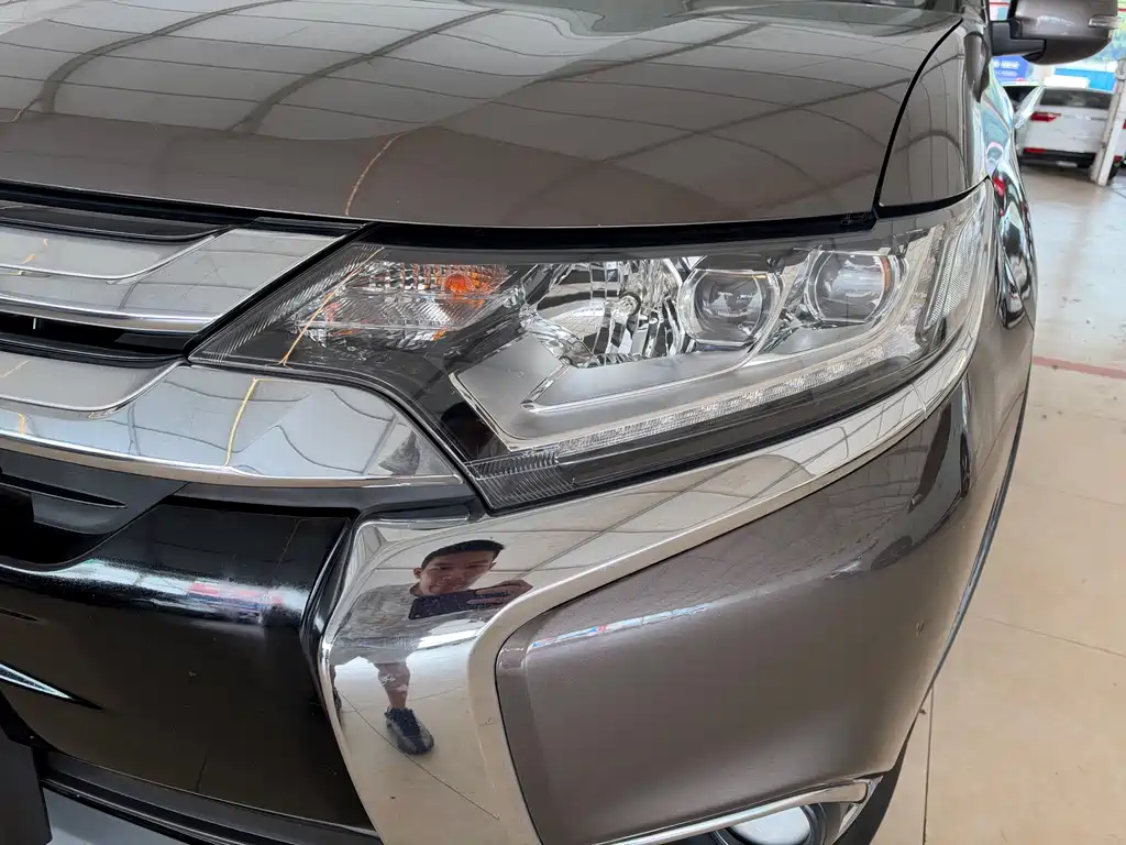 Mitsubishi Outlander — фото 2