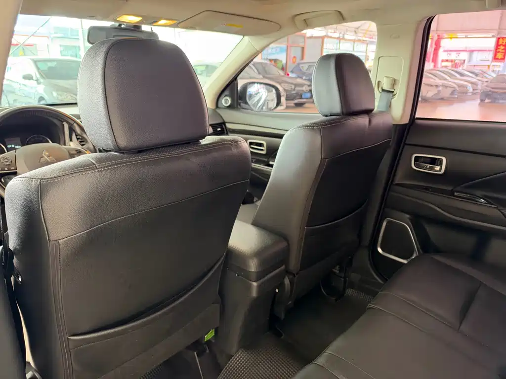 Mitsubishi Outlander — фото 13