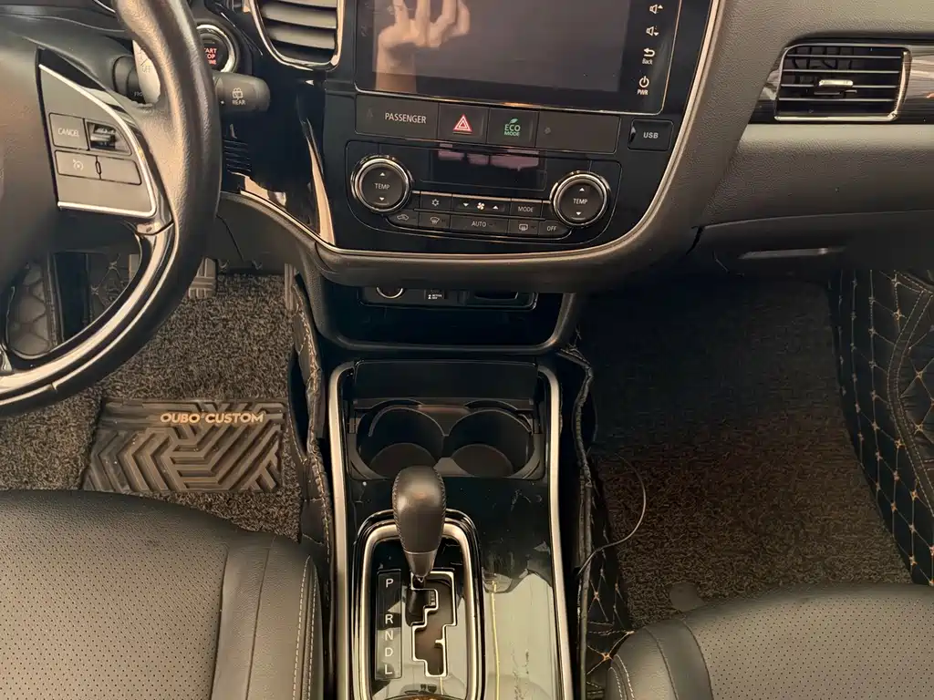 Mitsubishi Outlander — фото 15