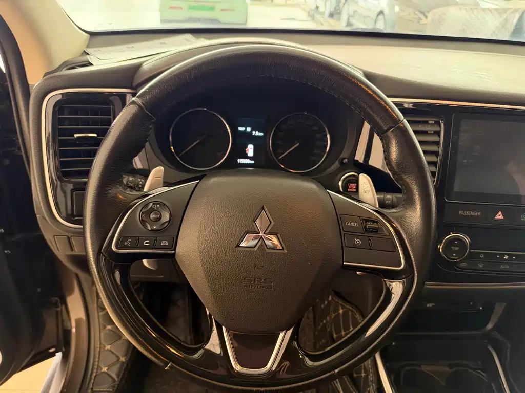 Mitsubishi Outlander — фото 16