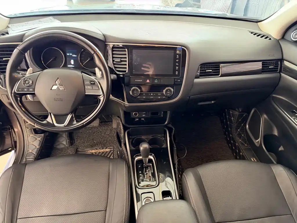 Mitsubishi Outlander — фото 17