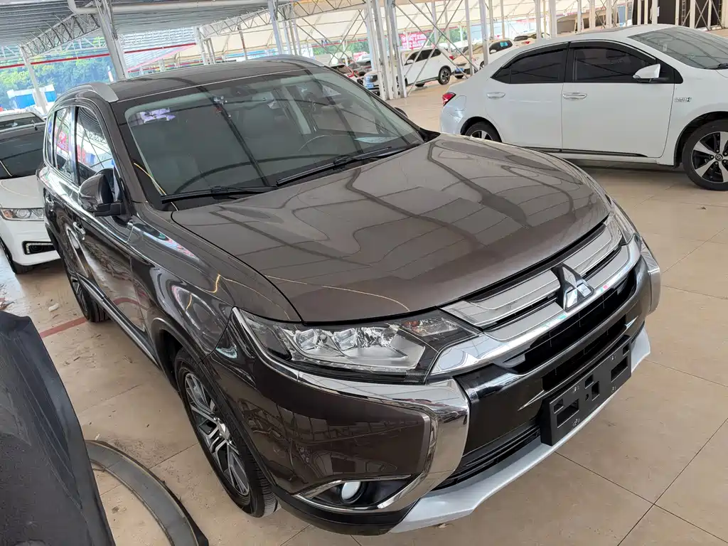 Mitsubishi Outlander — фото 3