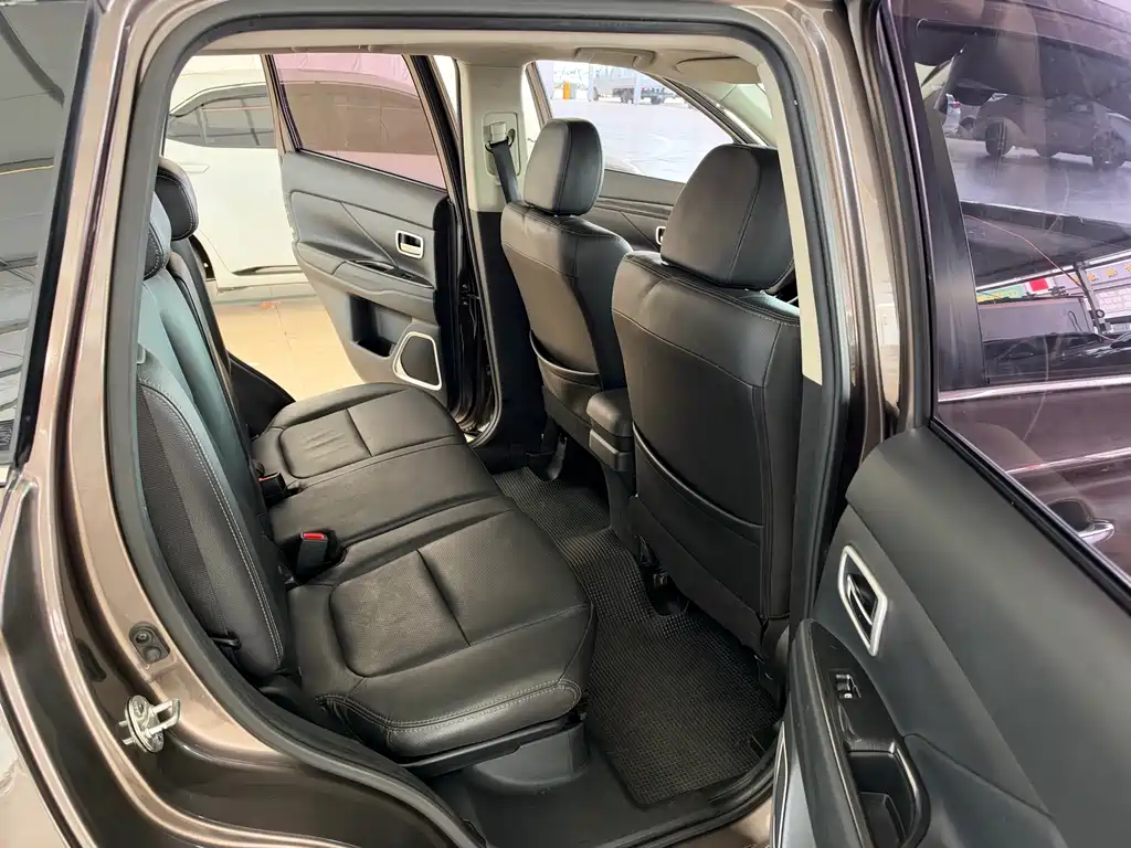 Mitsubishi Outlander — фото 22