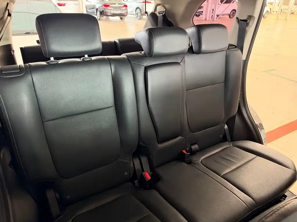 Mitsubishi Outlander — фото 23