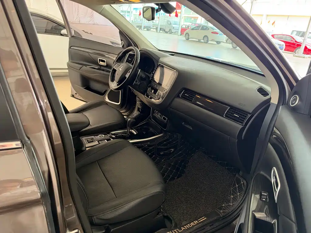 Mitsubishi Outlander — фото 26