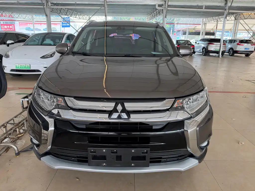 Mitsubishi Outlander — фото 4