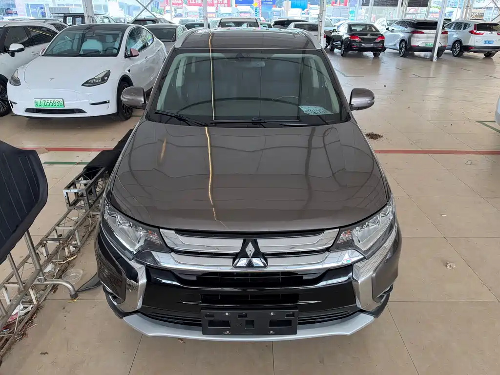 Mitsubishi Outlander — фото 5