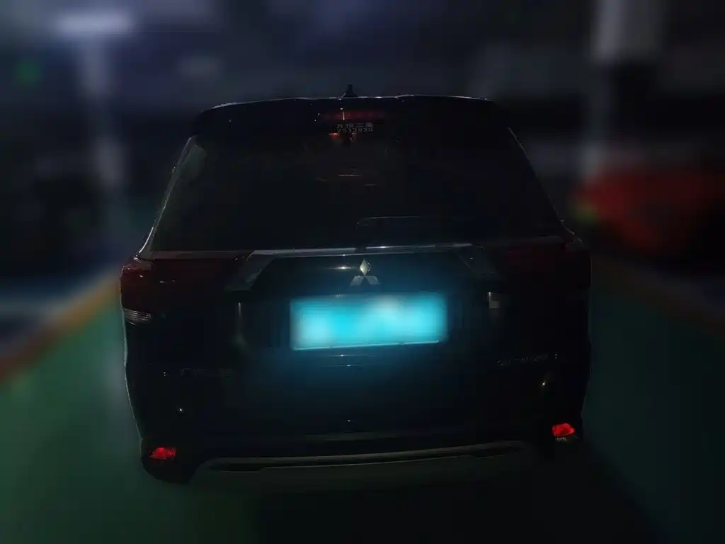 Mitsubishi Outlander — фото 3