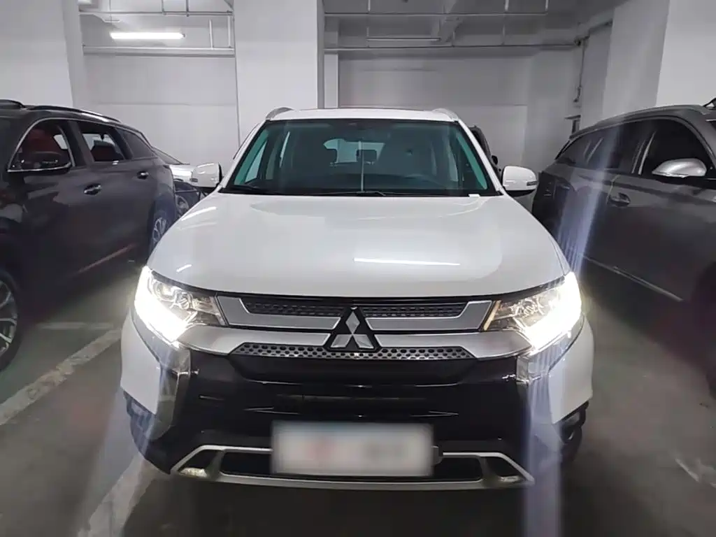Mitsubishi Outlander — фото 2