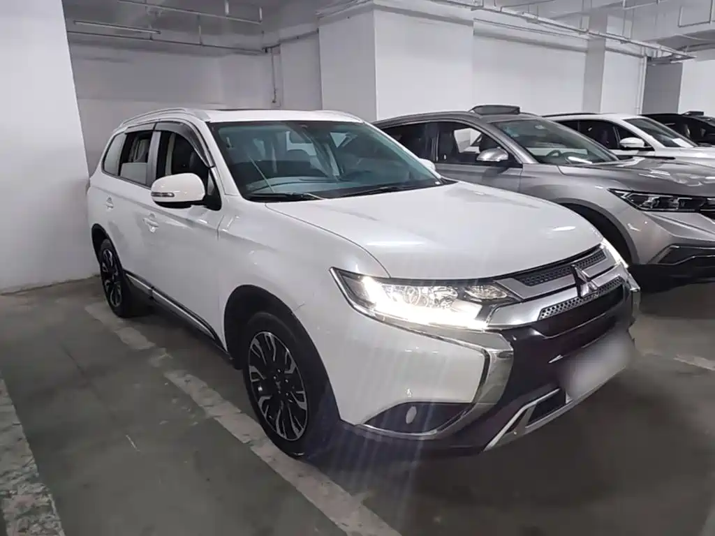 Mitsubishi Outlander — фото 3