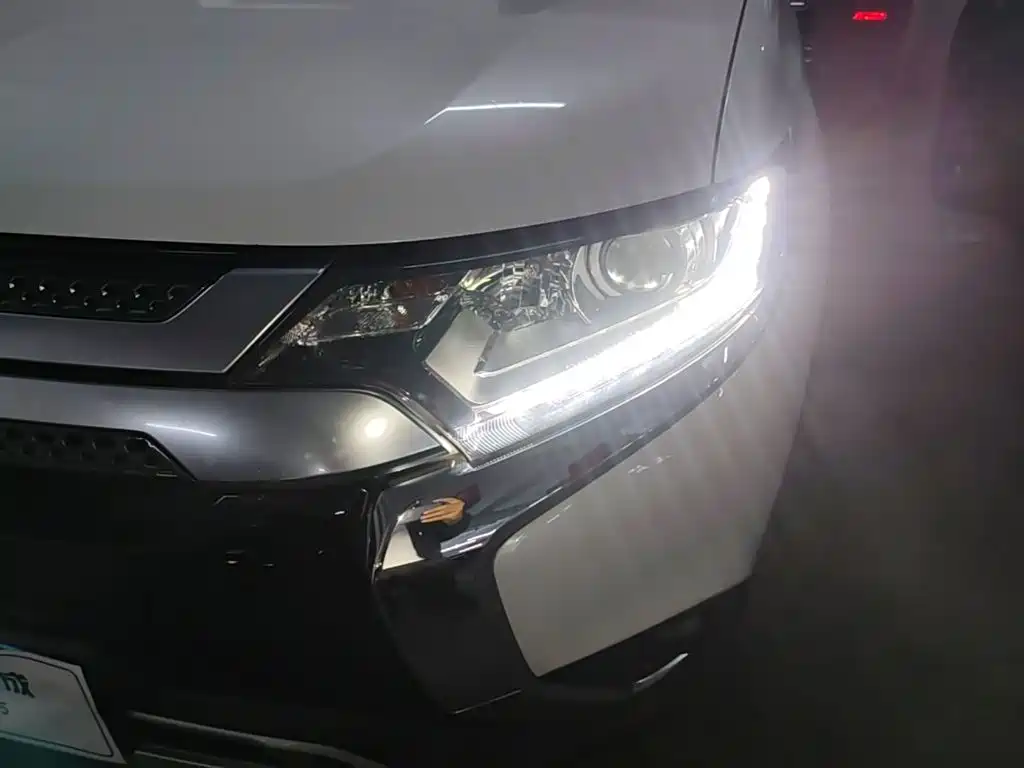 Mitsubishi Outlander — фото 23