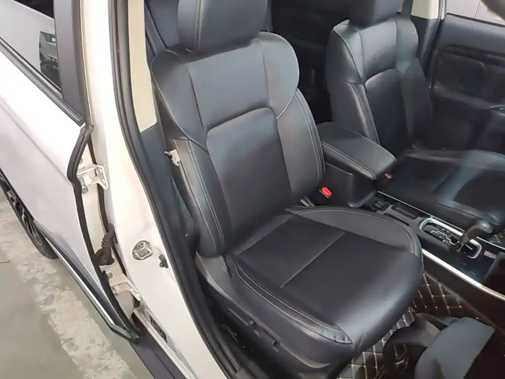 Mitsubishi Outlander — фото 24