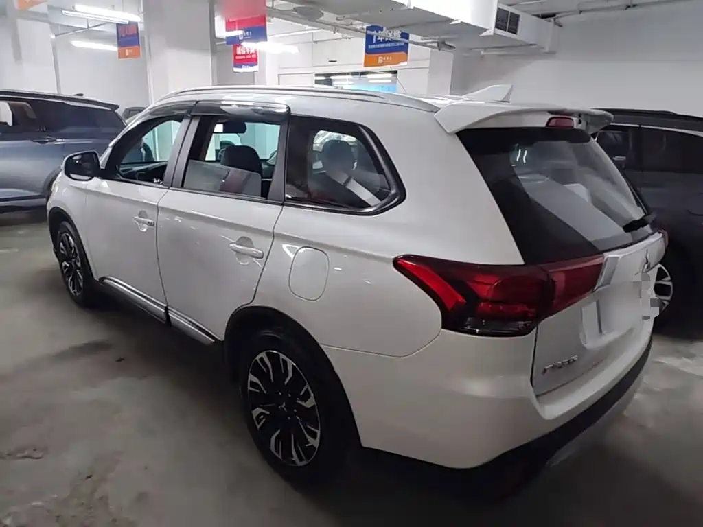 Mitsubishi Outlander — фото 4