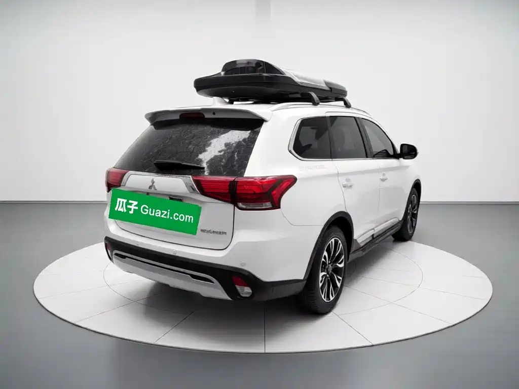 Mitsubishi Outlander — фото 4
