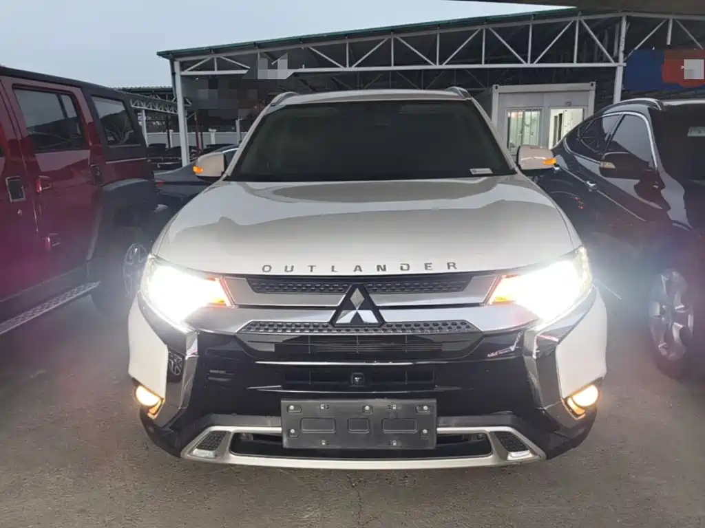 Mitsubishi Outlander — фото 2