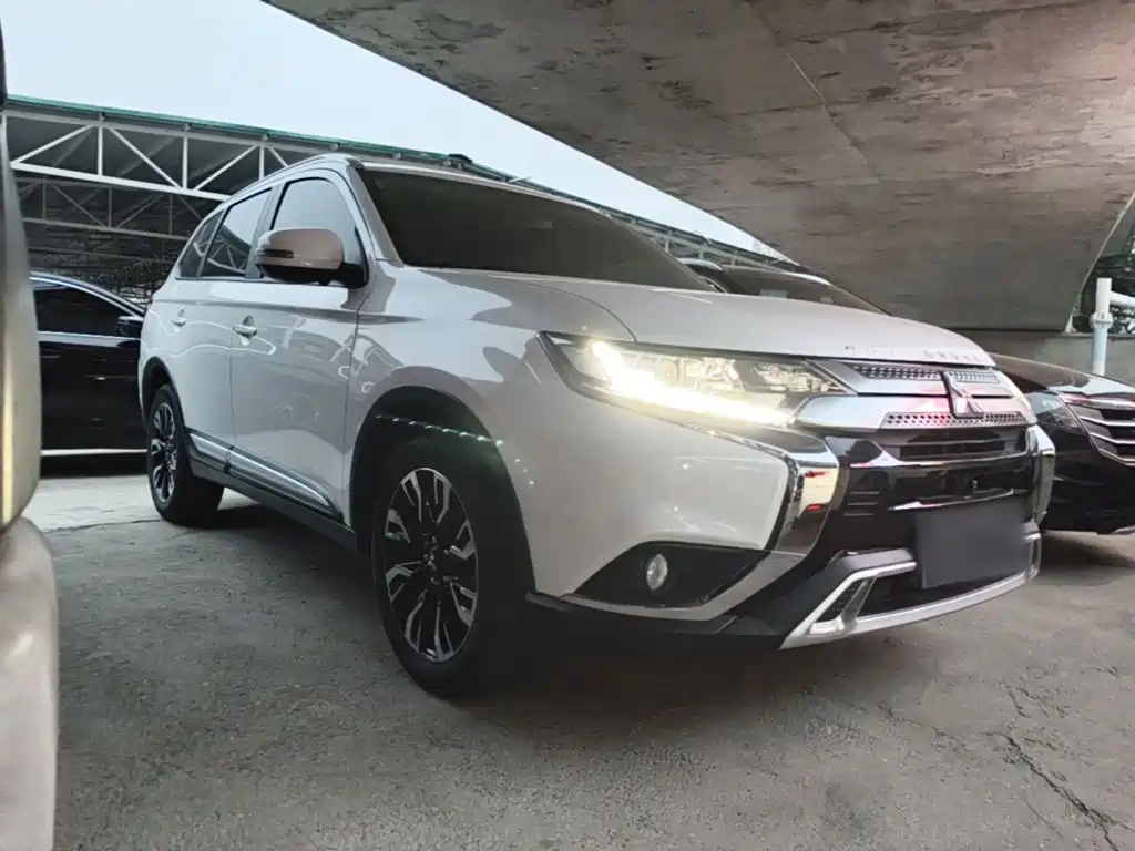 Mitsubishi Outlander — фото 3