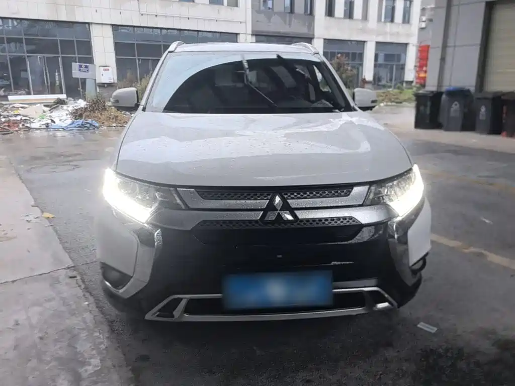 Mitsubishi Outlander — фото 2