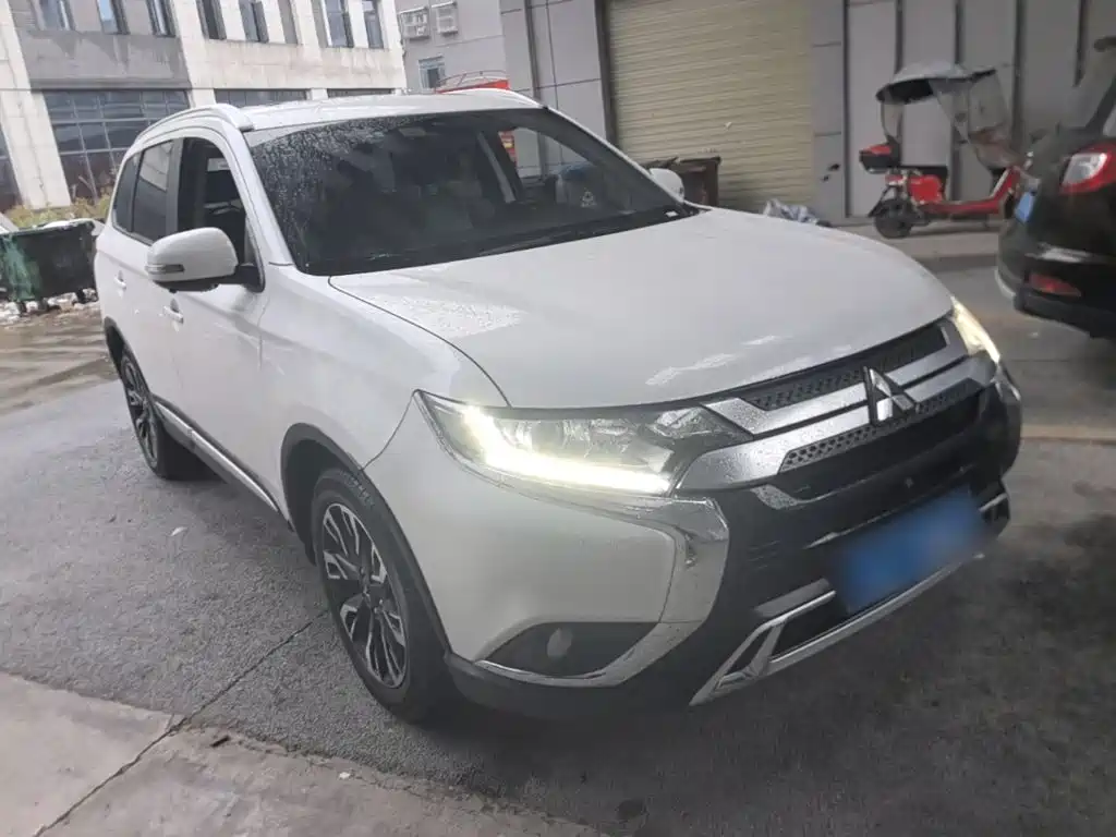 Mitsubishi Outlander — фото 3