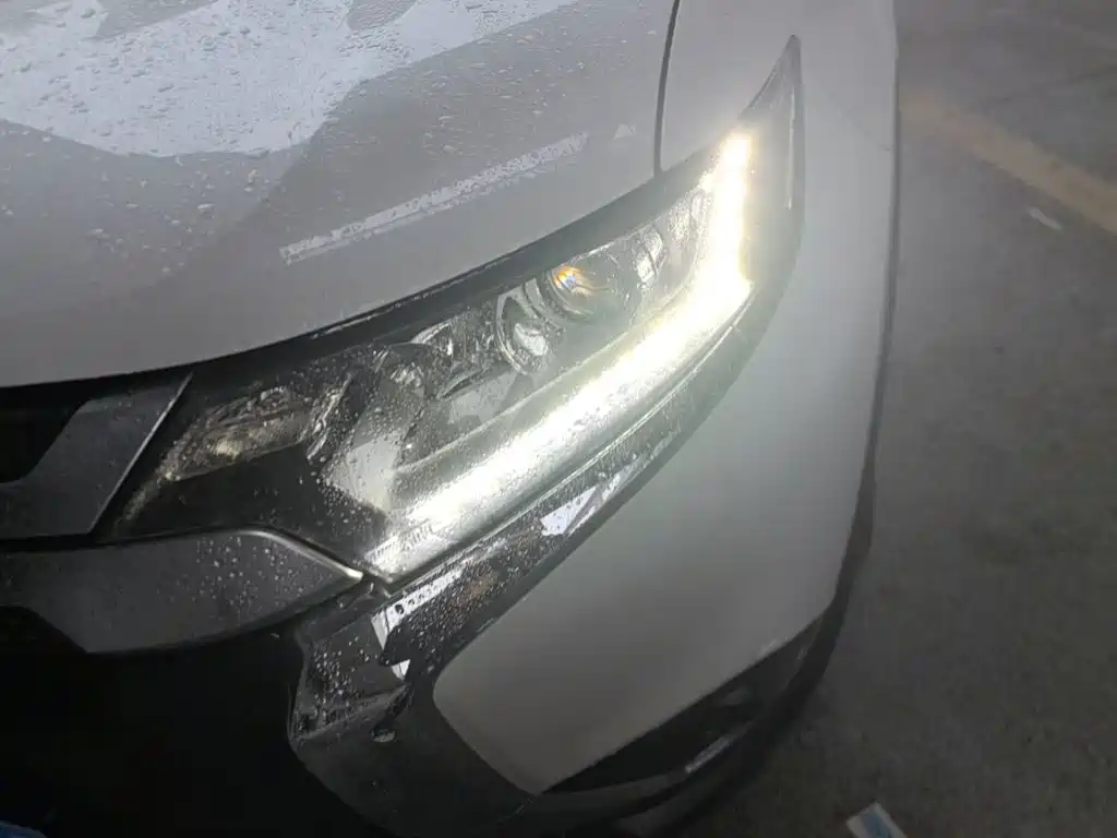 Mitsubishi Outlander — фото 23