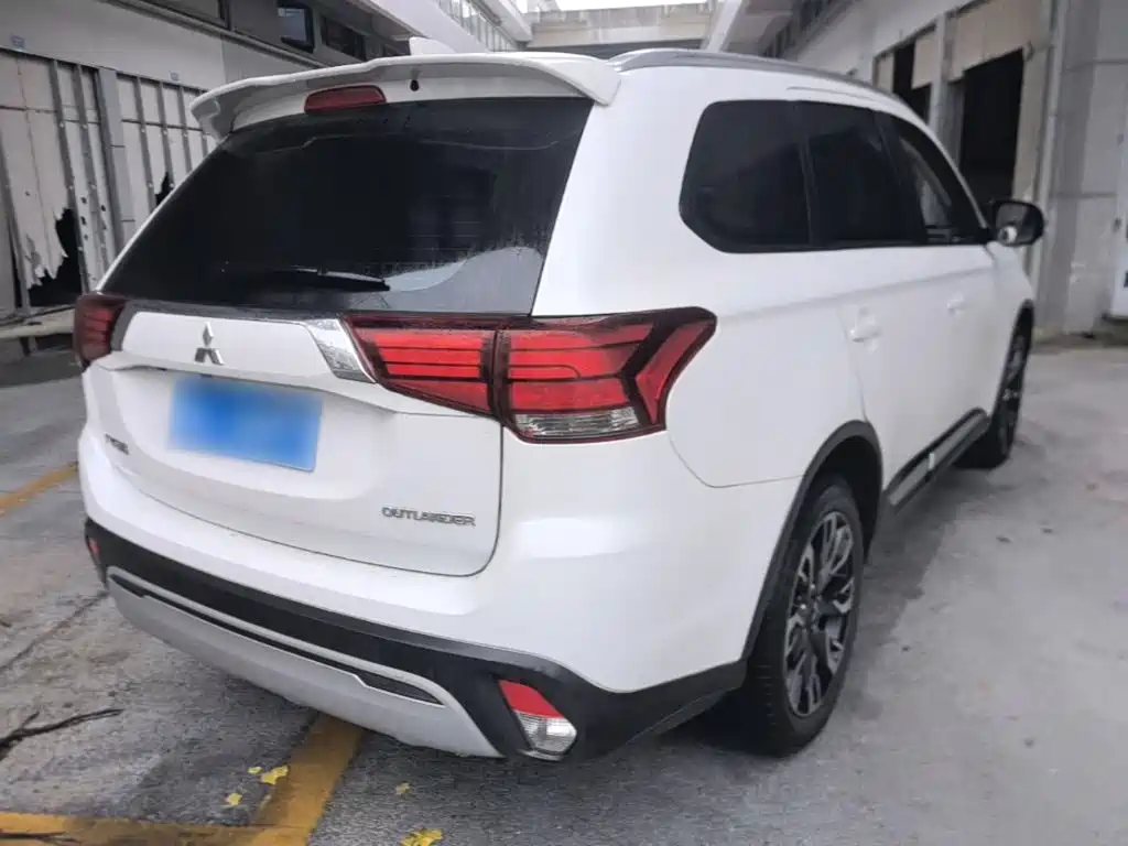 Mitsubishi Outlander — фото 6