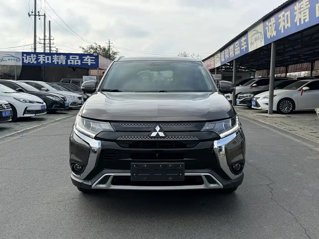 Mitsubishi Outlander — фото 2