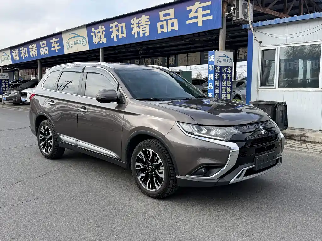Mitsubishi Outlander — фото 3