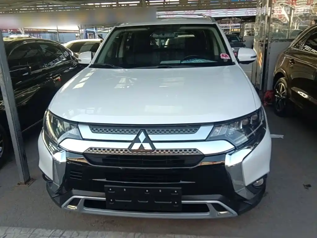 Mitsubishi Outlander — фото 2