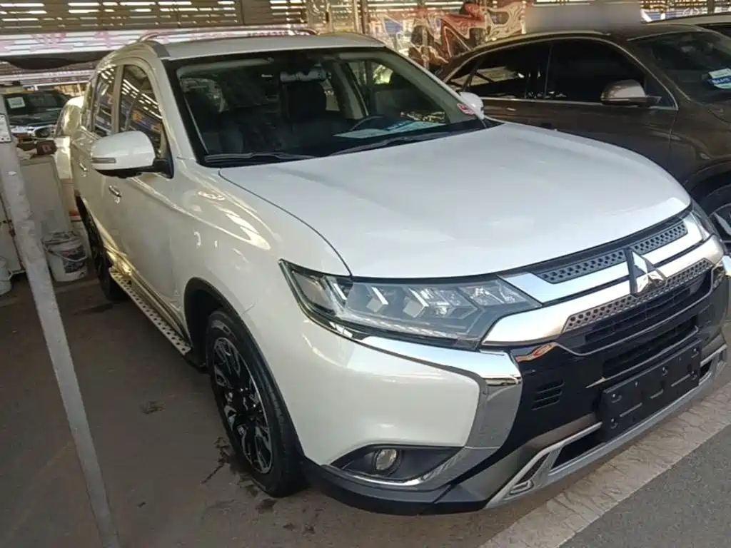 Mitsubishi Outlander — фото 3