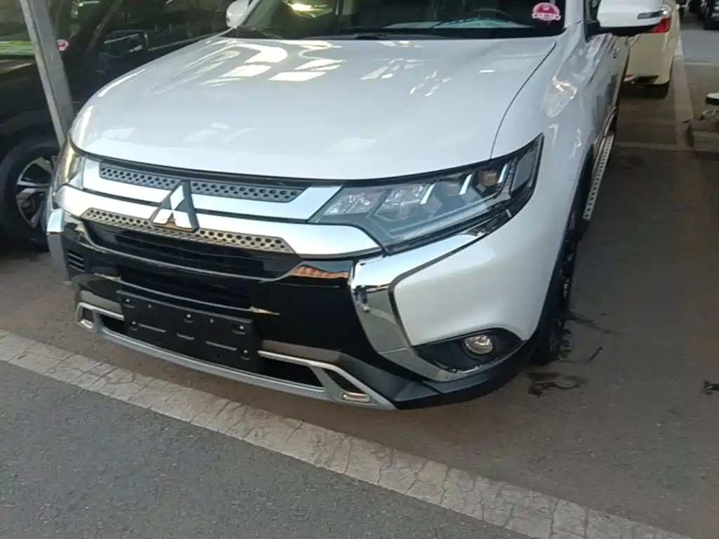 Mitsubishi Outlander — фото 23