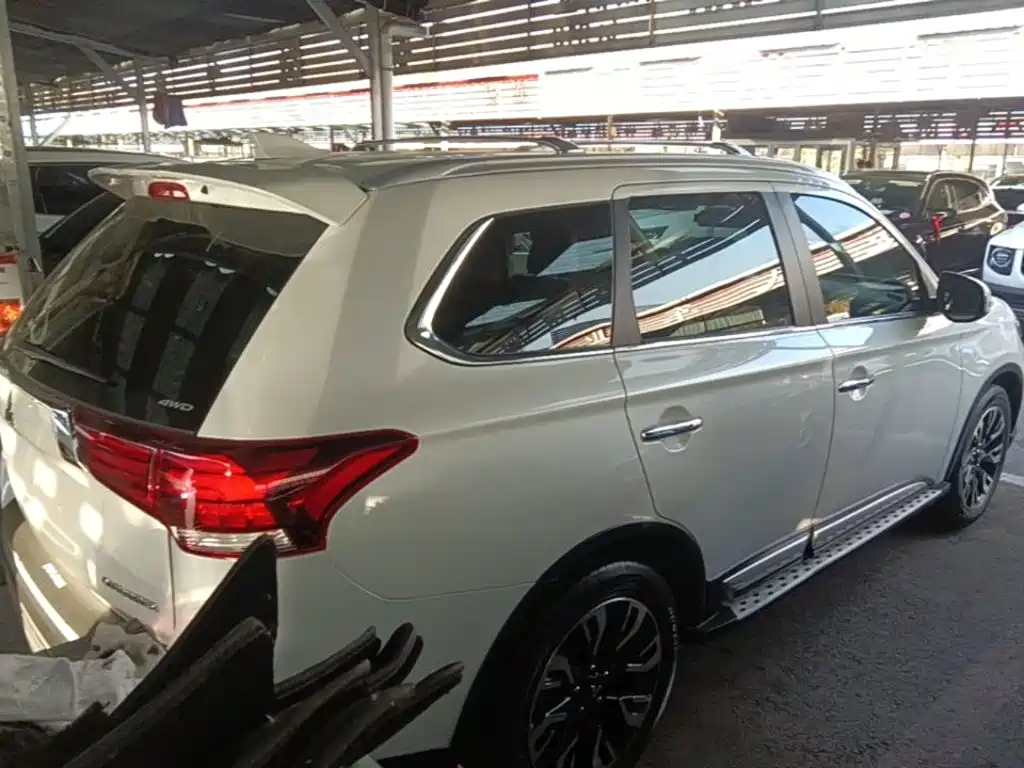 Mitsubishi Outlander — фото 6