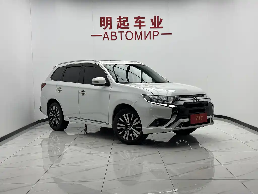 Mitsubishi Outlander — фото 2
