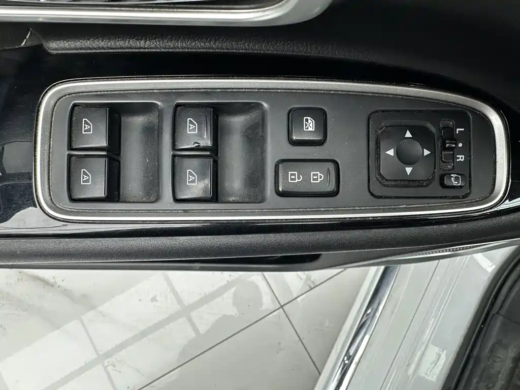 Mitsubishi Outlander — фото 14