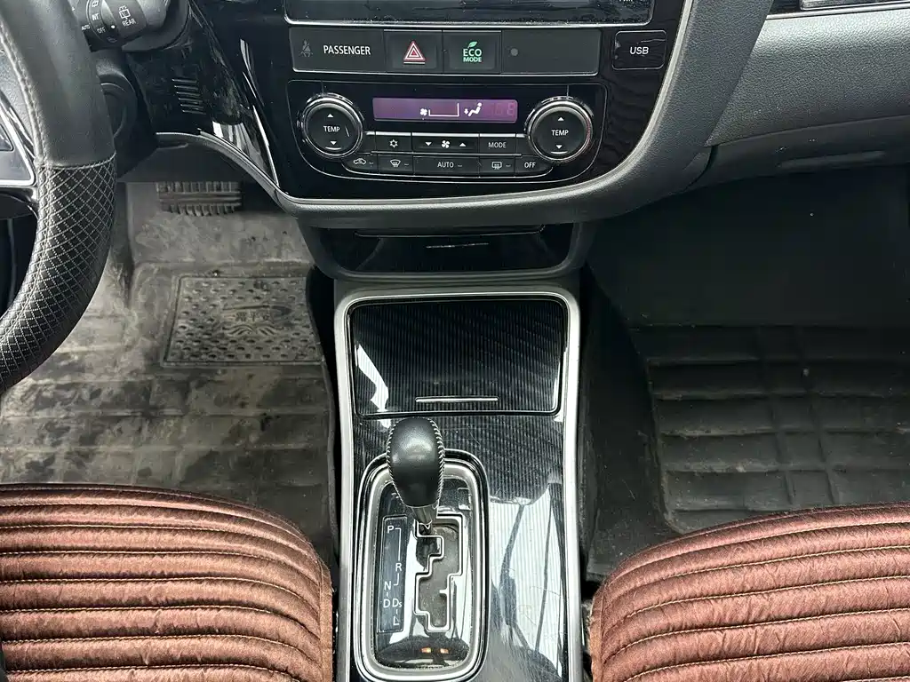 Mitsubishi Outlander — фото 17