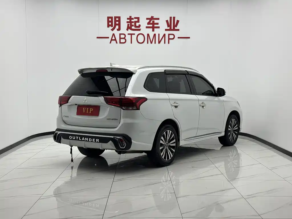 Mitsubishi Outlander — фото 7