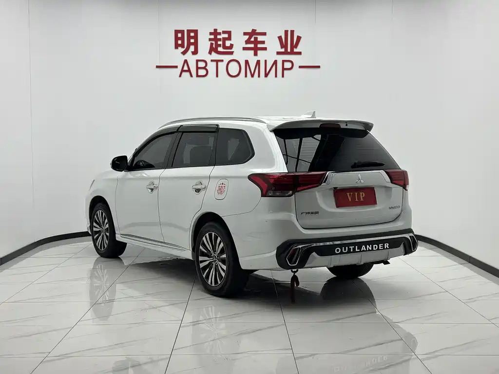 Mitsubishi Outlander — фото 8