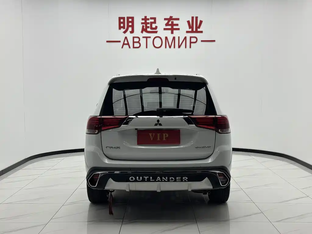 Mitsubishi Outlander — фото 9