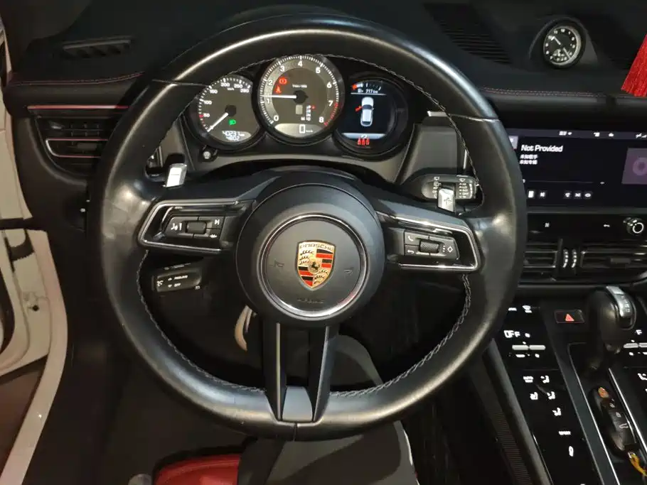 Porsche Macan — фото 15