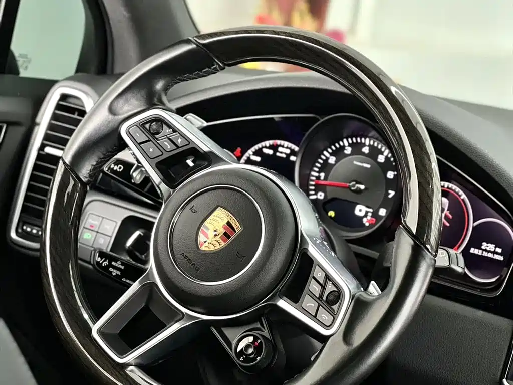 Porsche Cayenne — фото 9