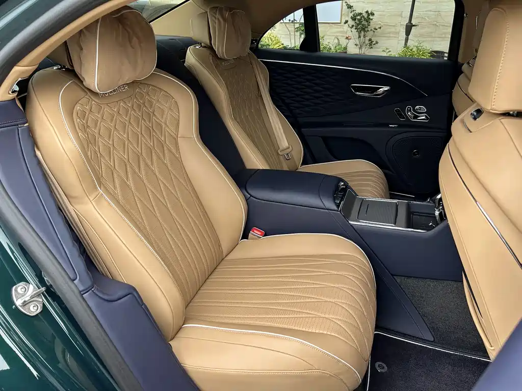 Bentley Flying Spur — фото 8
