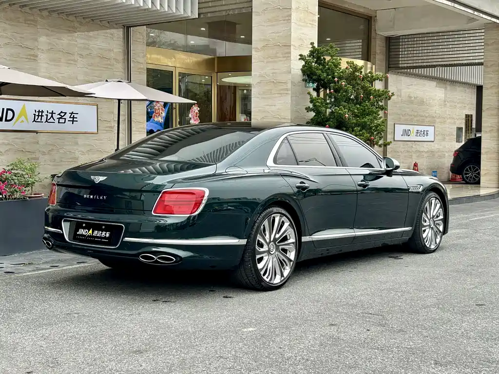 Bentley Flying Spur — фото 10